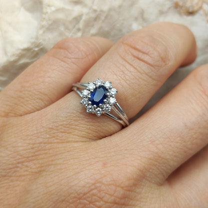 Vintage Diamond and Sapphire Lady Di ring in 18K gold