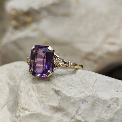 Amethyst ring in 9K gold