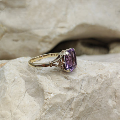 Amethyst ring in 9K gold
