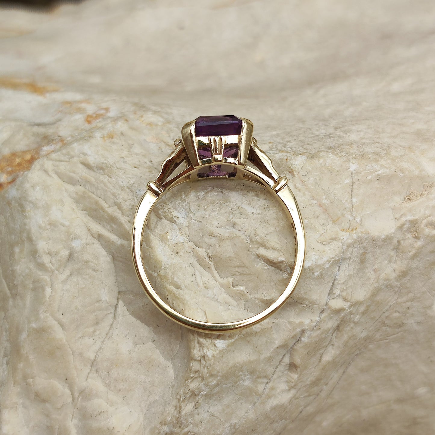 Amethyst ring in 9K gold