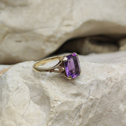 Amethyst ring in 9K gold