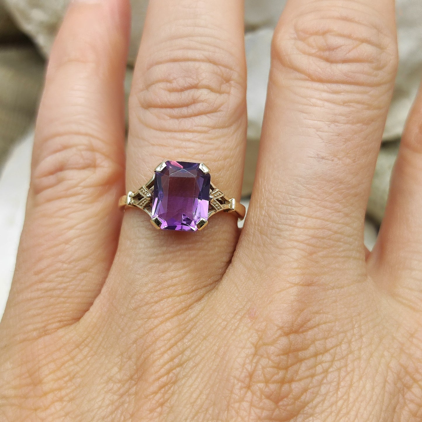 Amethyst ring in 9K gold