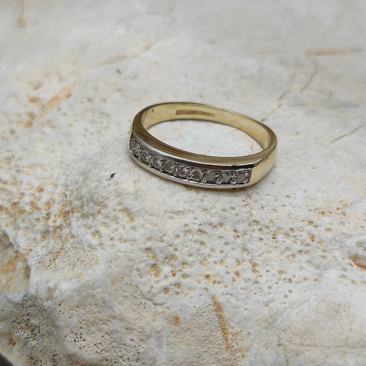 Vintage Diamond ring in 9K gold