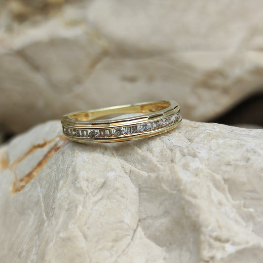 Vintage Diamond baguette ring in 9K gold