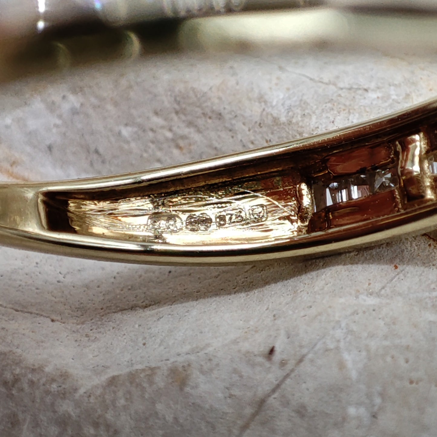 Vintage Diamond baguette ring in 9K gold