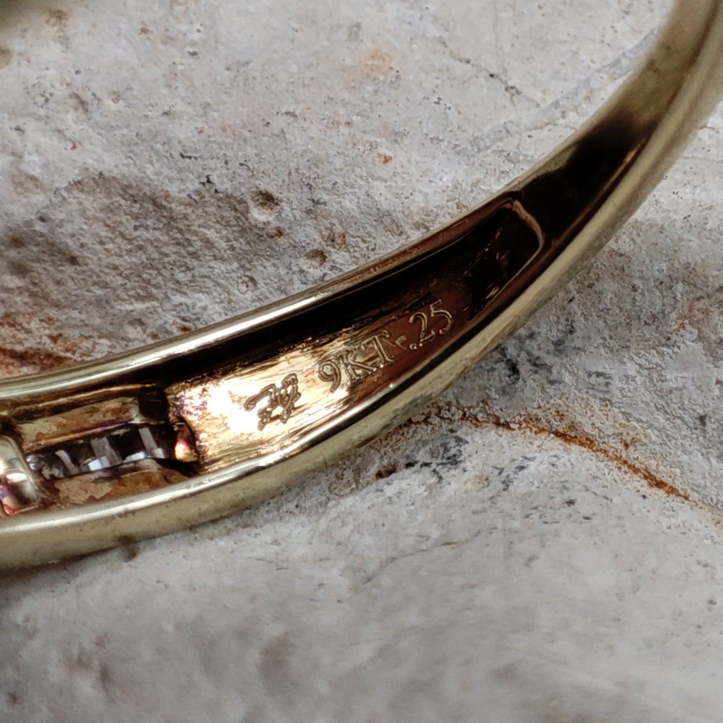 Vintage Diamond baguette ring in 9K gold