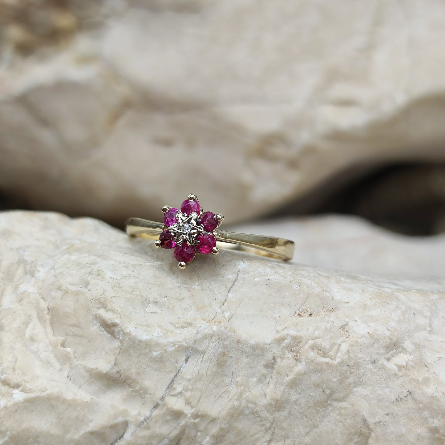 Vintage Ruby and diamond ring in 9K gold
