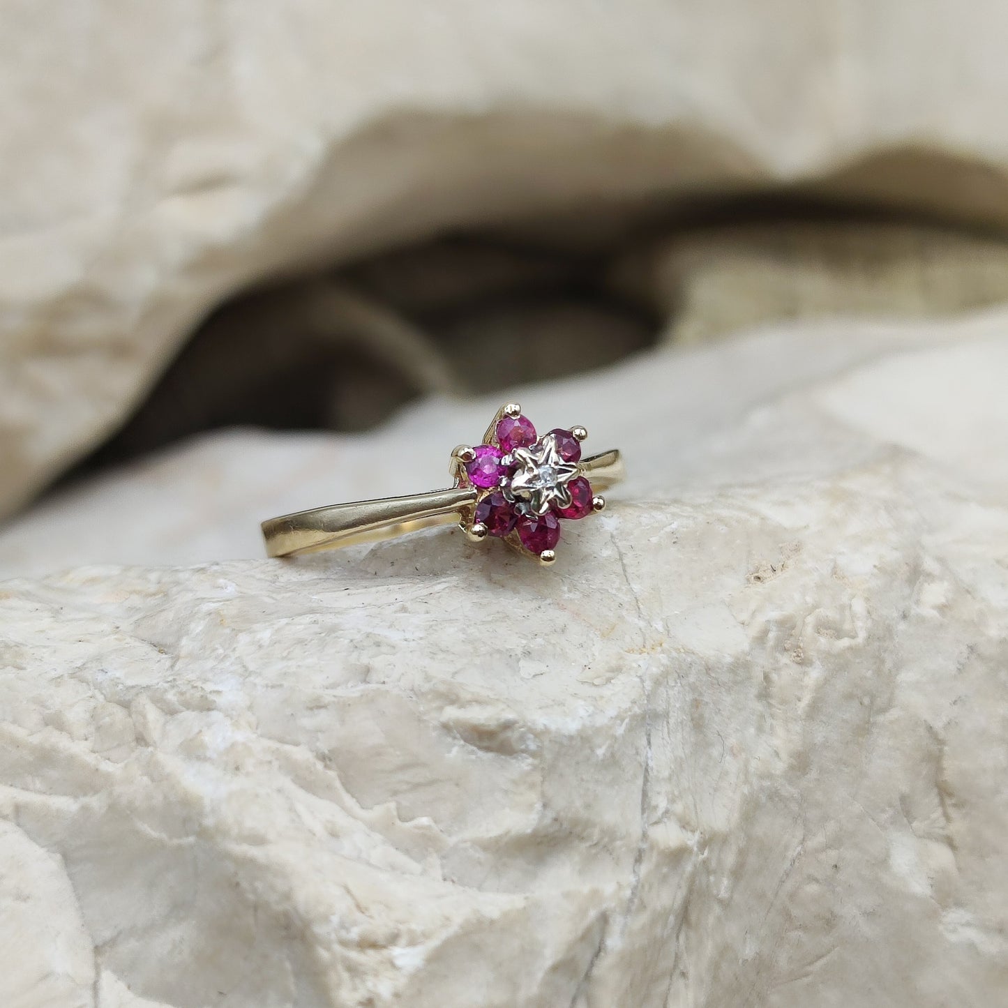 Vintage Ruby and diamond ring in 9K gold
