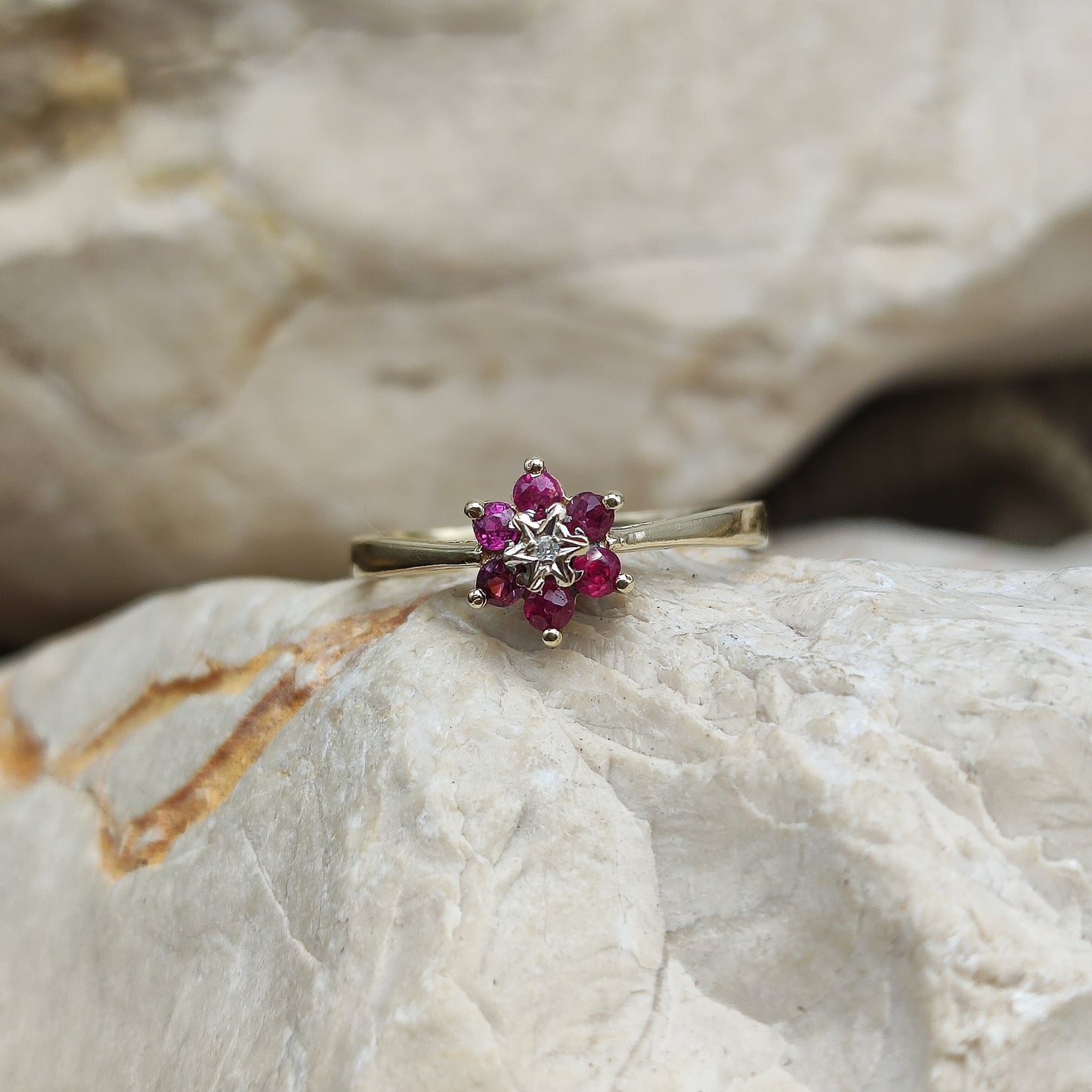 Vintage Ruby and diamond ring in 9K gold