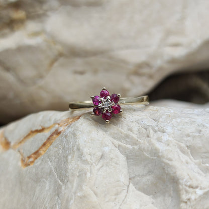 Vintage Ruby and diamond ring in 9K gold
