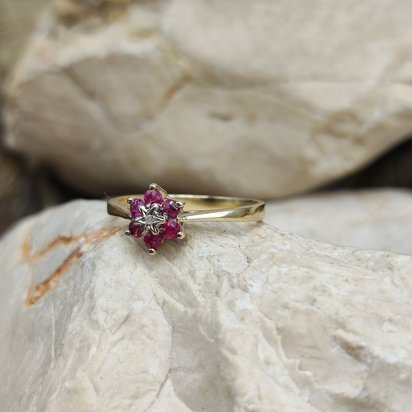Vintage Ruby and diamond ring in 9K gold
