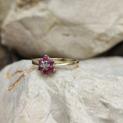 Vintage Ruby and diamond ring in 9K gold