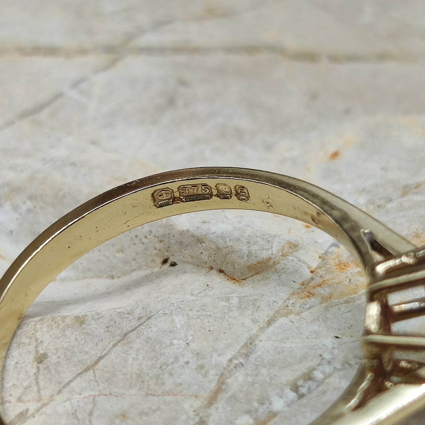 Vintage Ruby and diamond ring in 9K gold