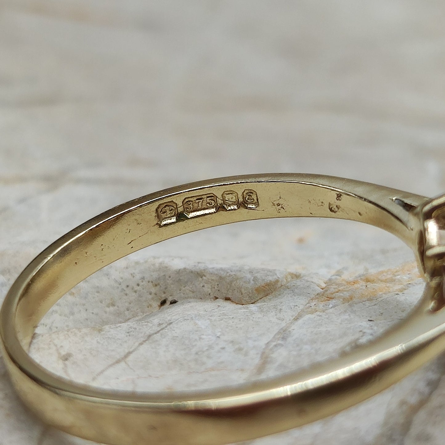 Vintage Ruby and diamond ring in 9K gold