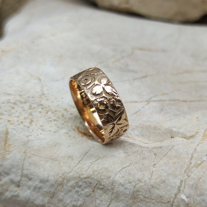 Vintage Cigar band ring in 9K gold