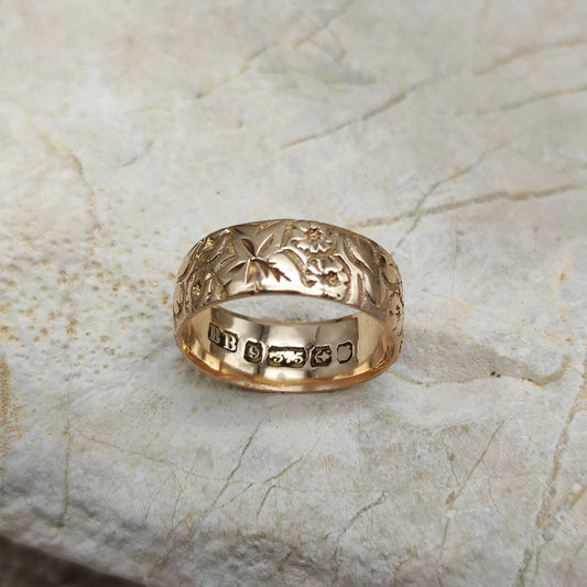 Vintage Cigar band ring in 9K gold