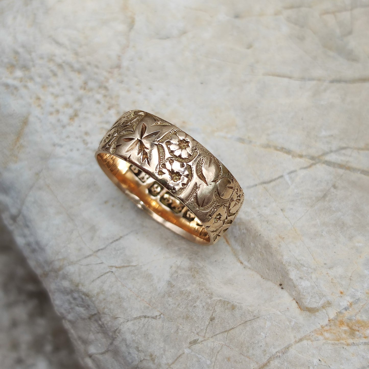 Vintage Cigar band ring in 9K gold