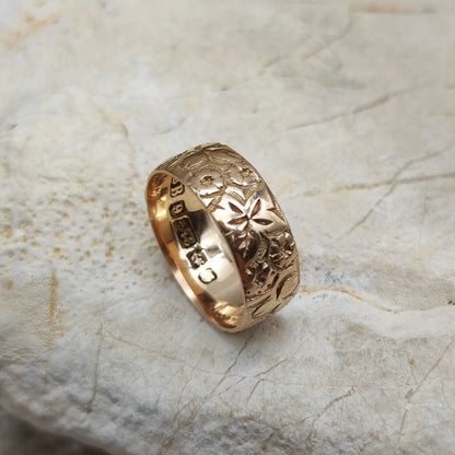 Vintage Cigar band ring in 9K gold