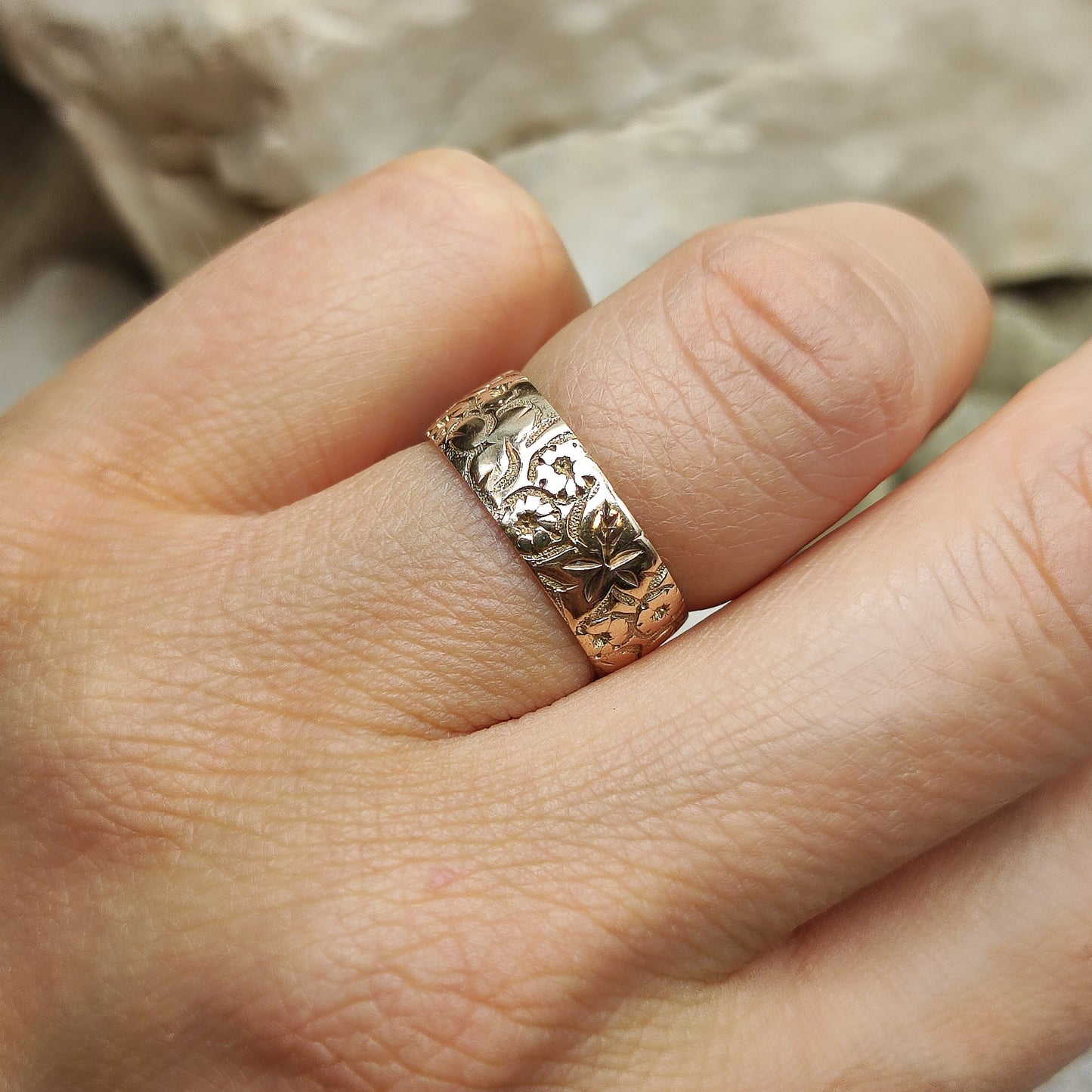 Vintage Cigar band ring in 9K gold