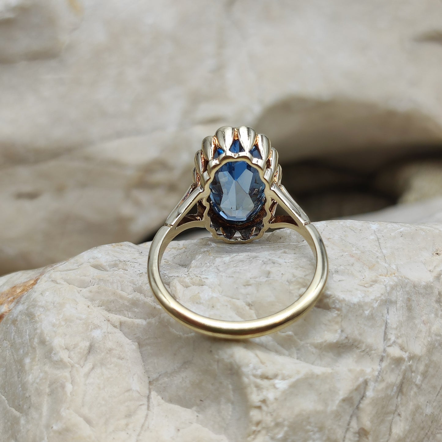 Vintage ring in 9K gold