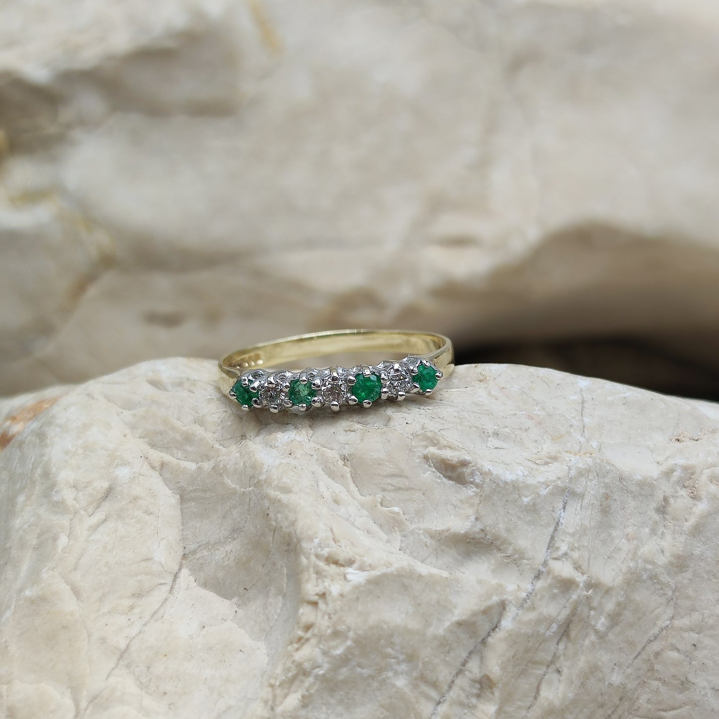 Vintage Emerald and diamond ring in 9K gold