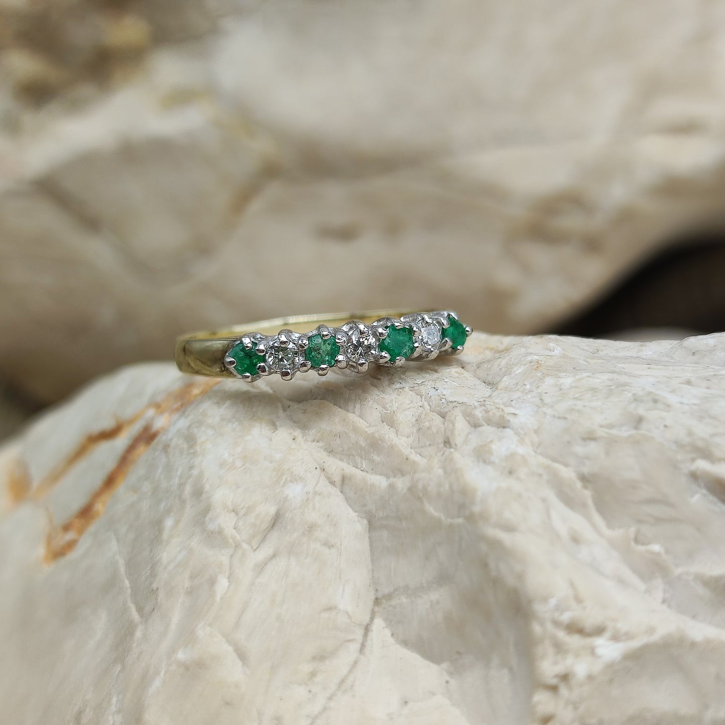 Vintage Emerald and diamond ring in 9K gold