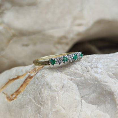 Vintage Emerald and diamond ring in 9K gold