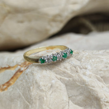 Vintage Emerald and diamond ring in 9K gold