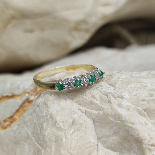 Vintage Emerald and diamond ring in 9K gold
