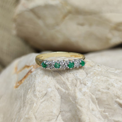 Vintage Emerald and diamond ring in 9K gold