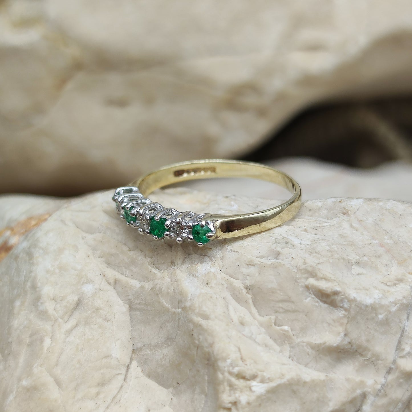 Vintage Emerald and diamond ring in 9K gold