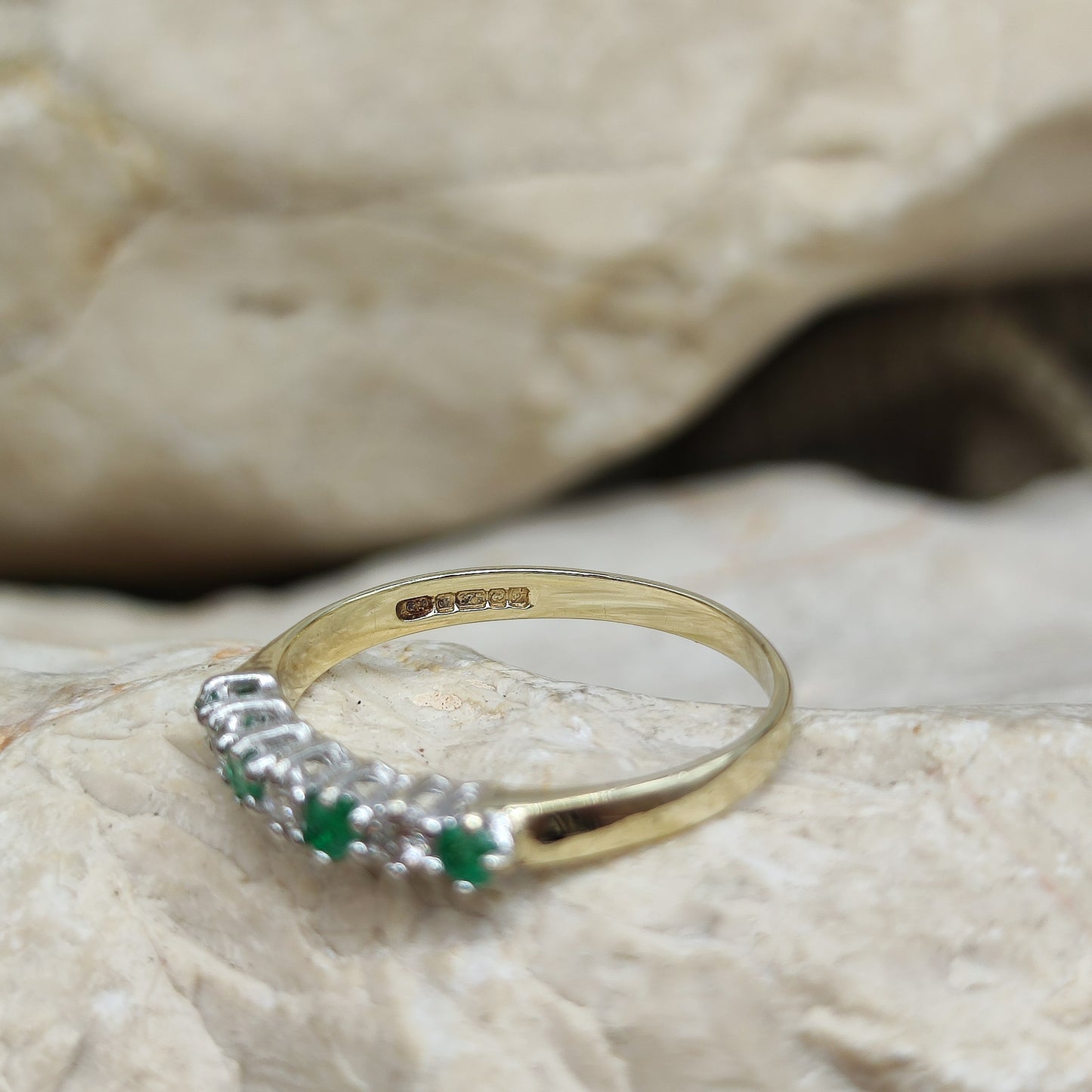 Vintage Emerald and diamond ring in 9K gold