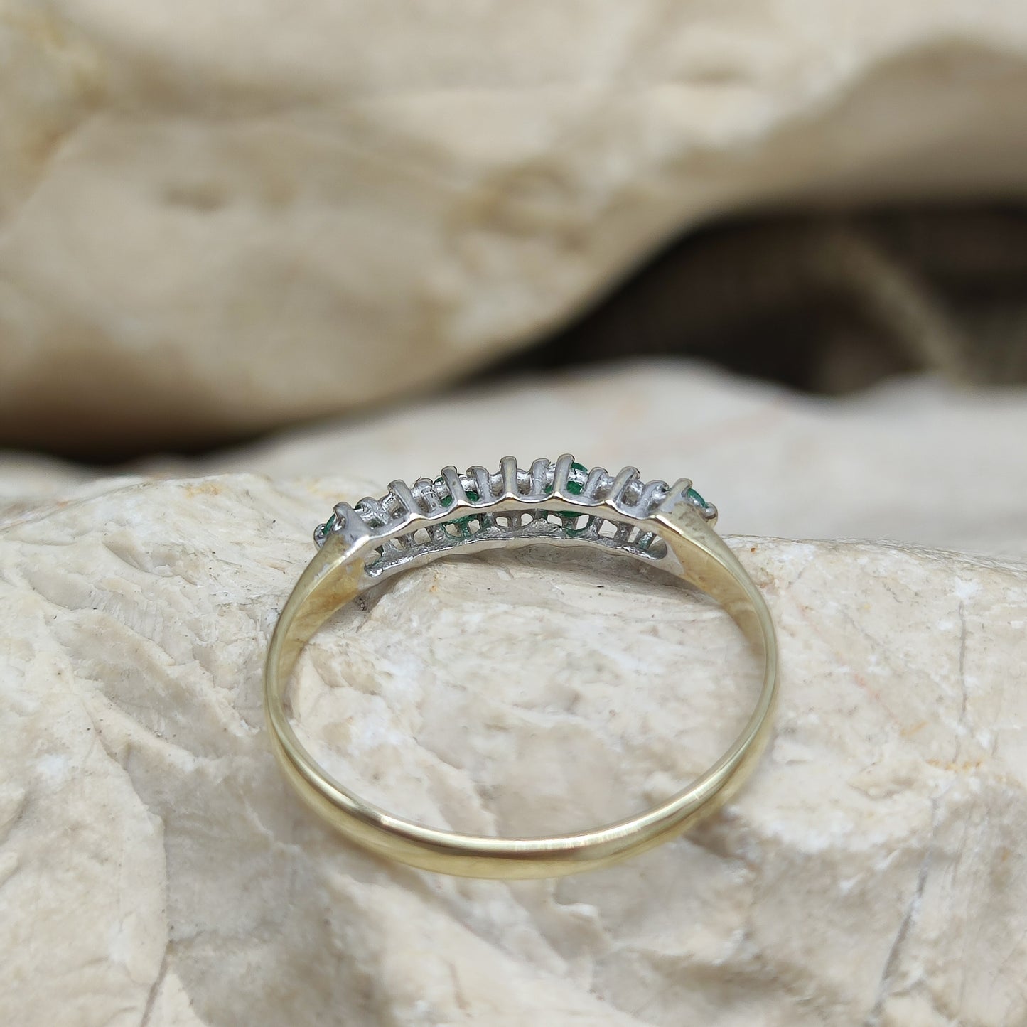 Vintage Emerald and diamond ring in 9K gold