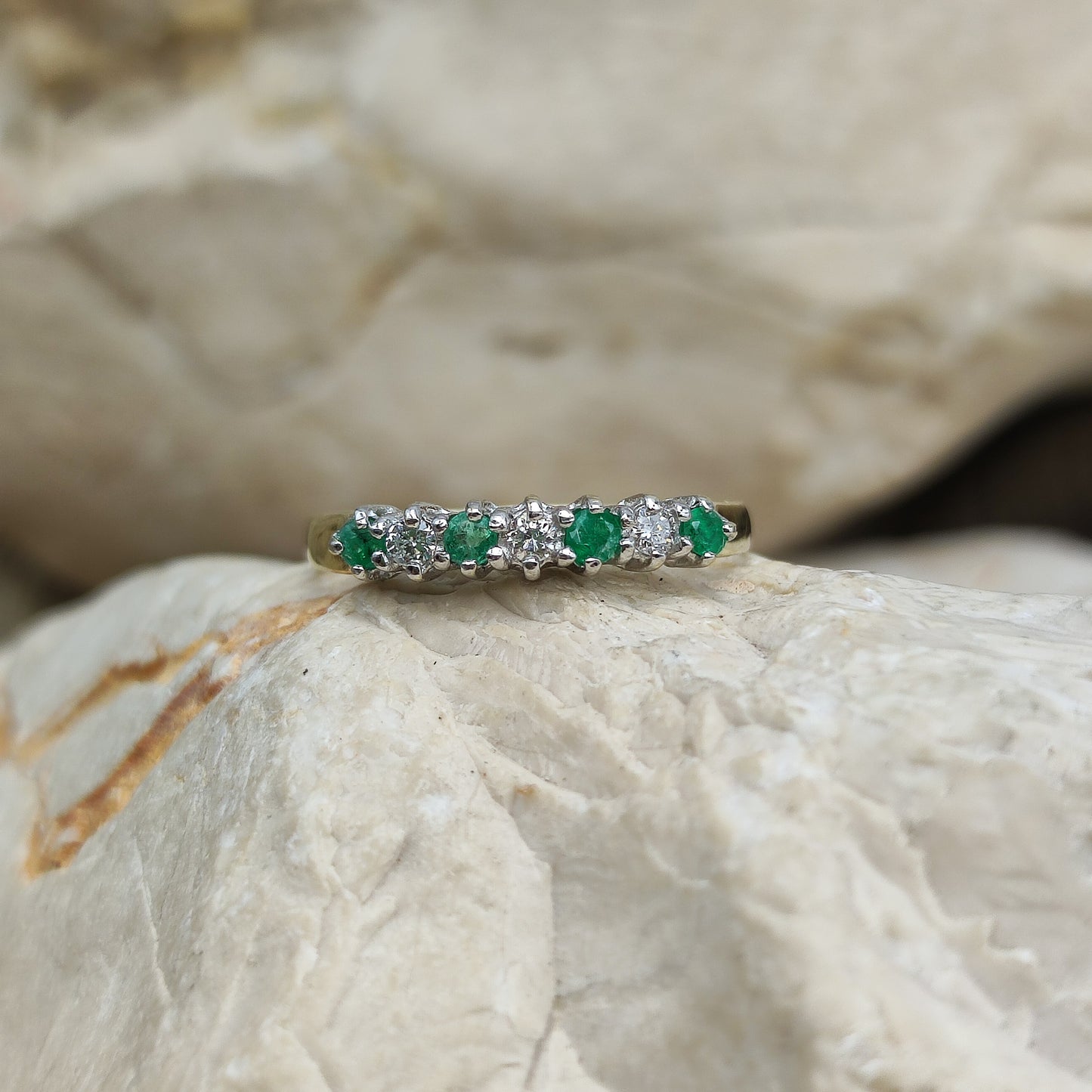 Vintage Emerald and diamond ring in 9K gold
