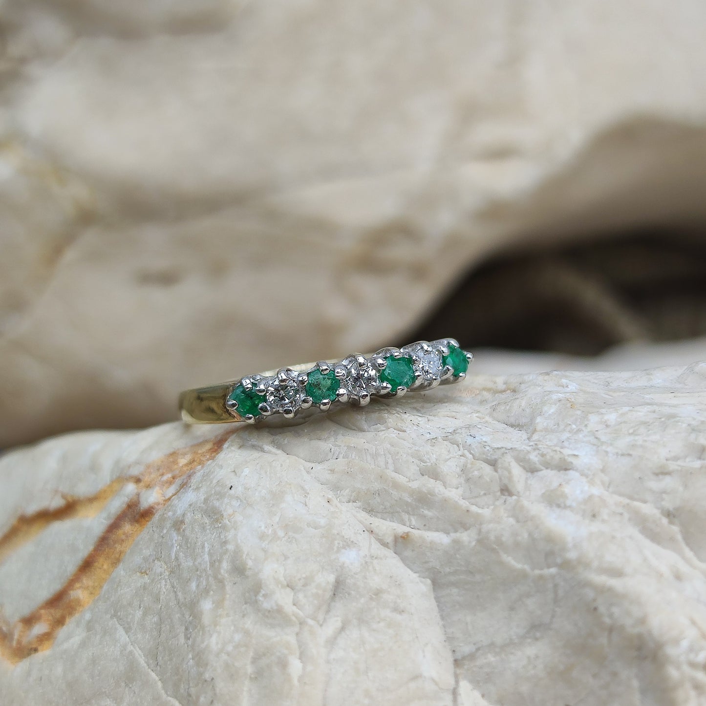 Vintage Emerald and diamond ring in 9K gold