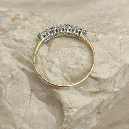 Vintage Emerald and diamond ring in 9K gold