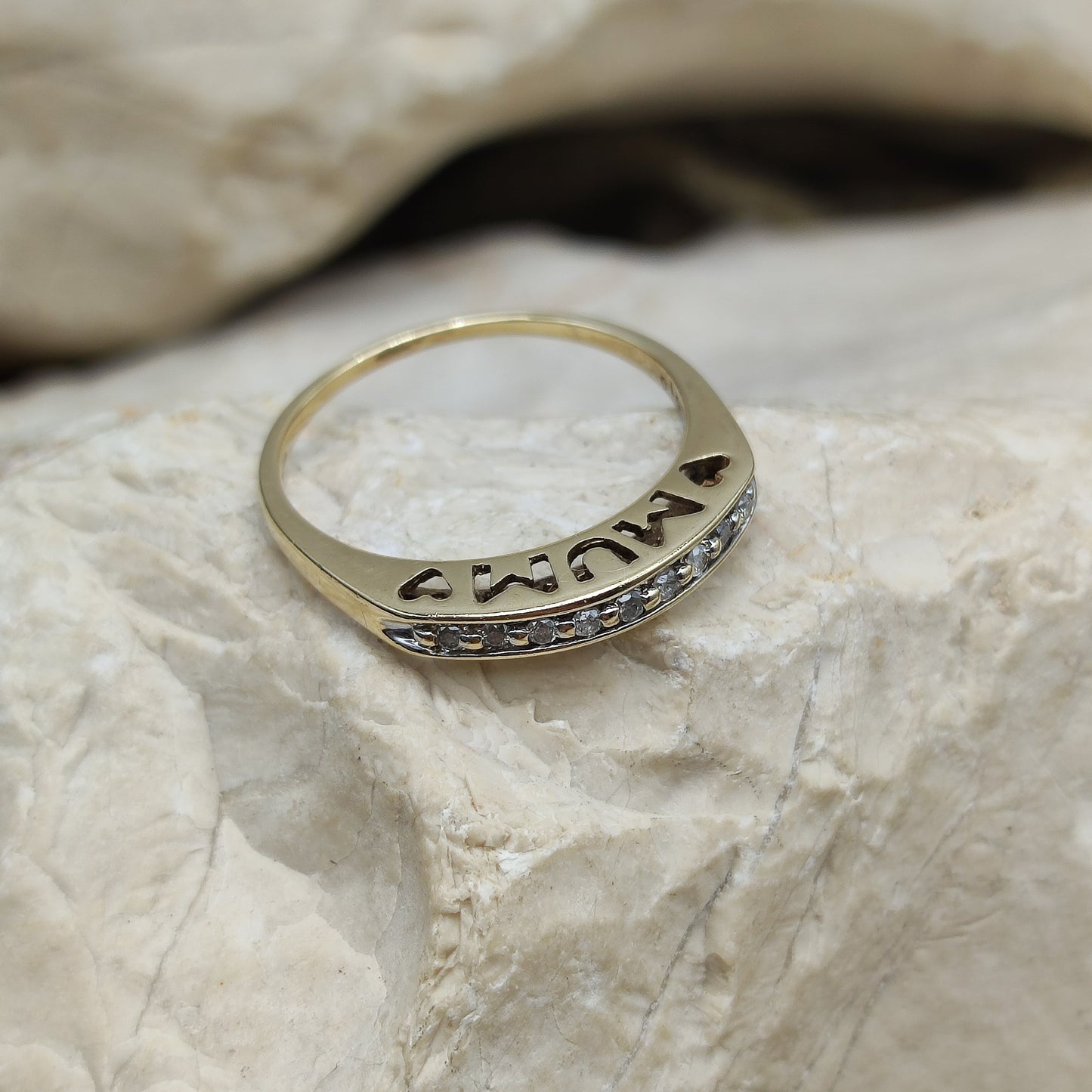 Vintage Diamond MUM ring in 9K gold