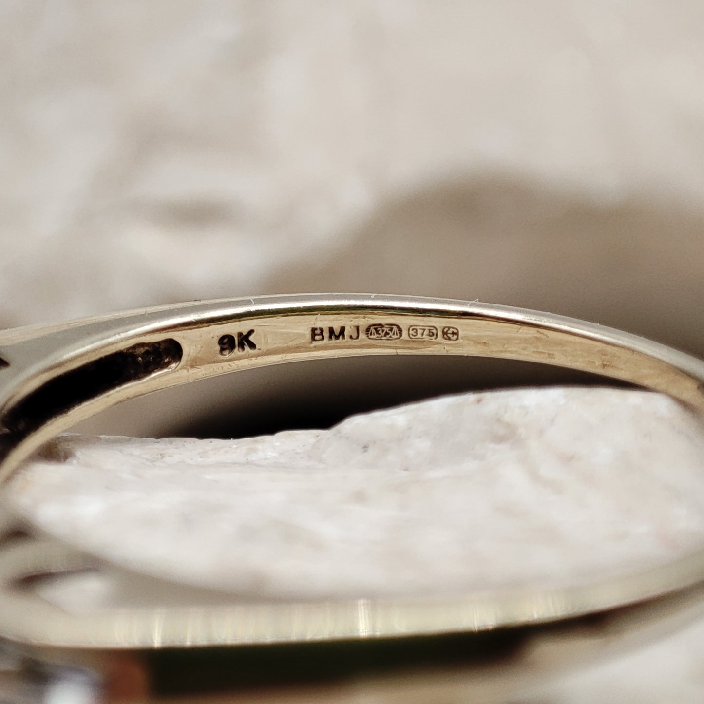 Vintage Diamond MUM ring in 9K gold