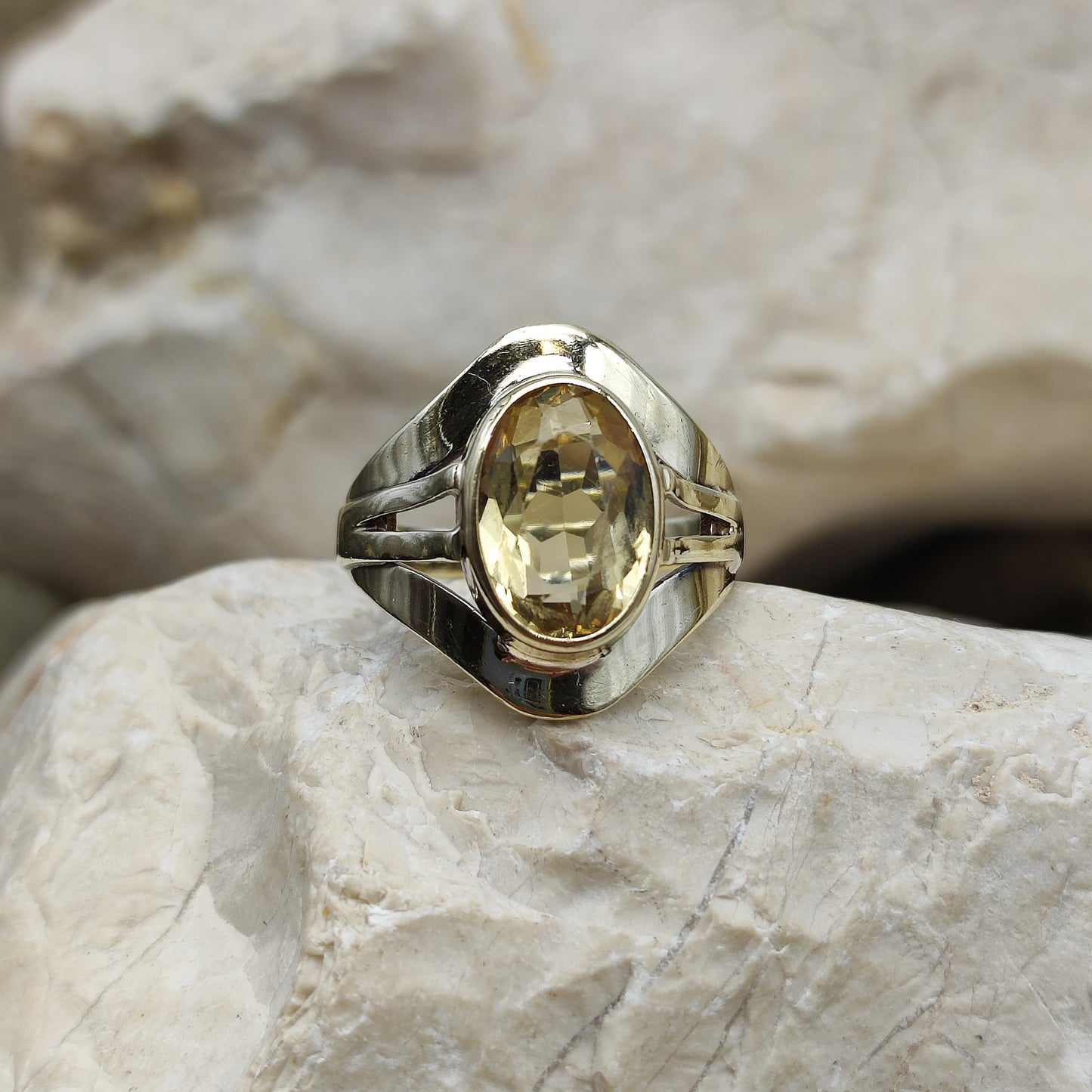 Vintage ring with Citrine in 8K gold