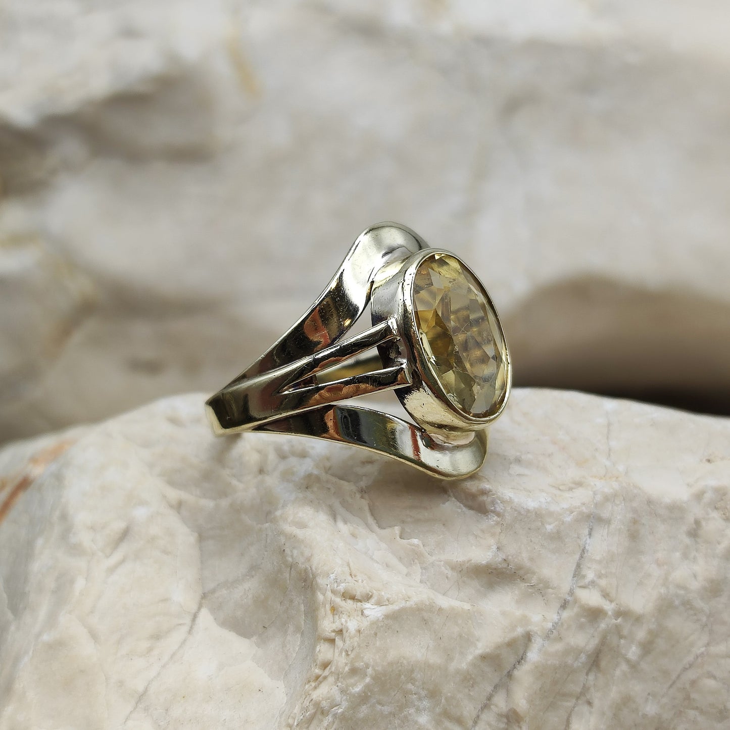Vintage ring with Citrine in 8K gold