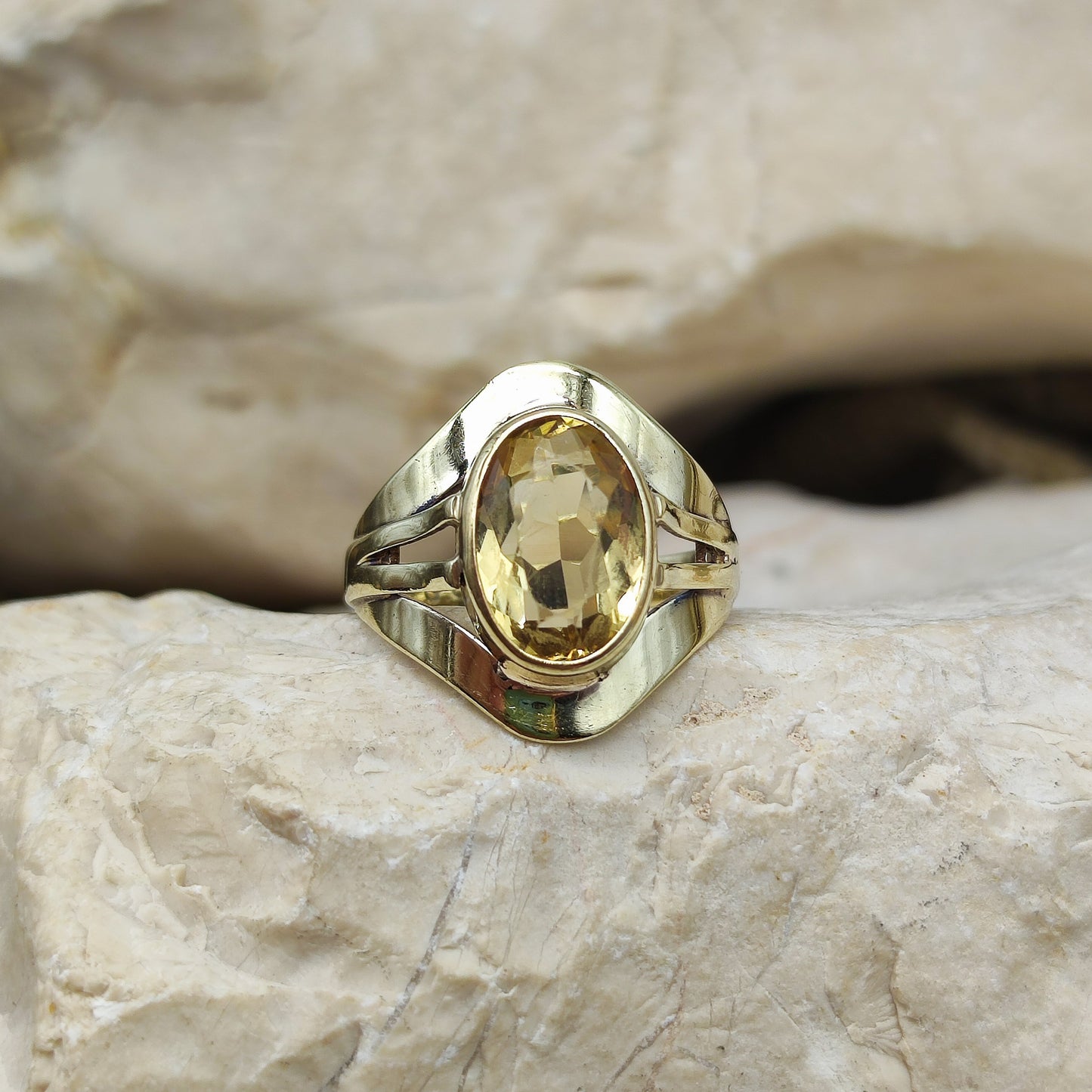 Vintage ring with Citrine in 8K gold