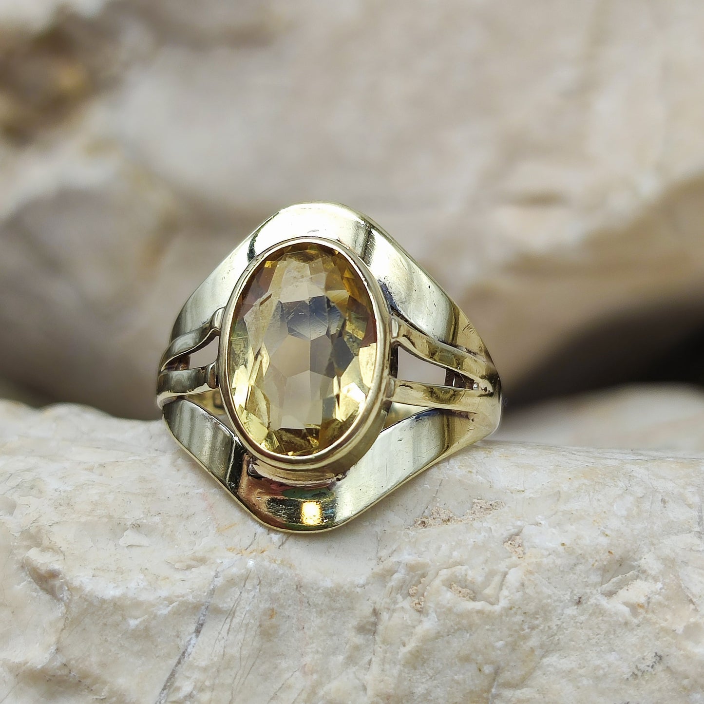 Vintage ring with Citrine in 8K gold