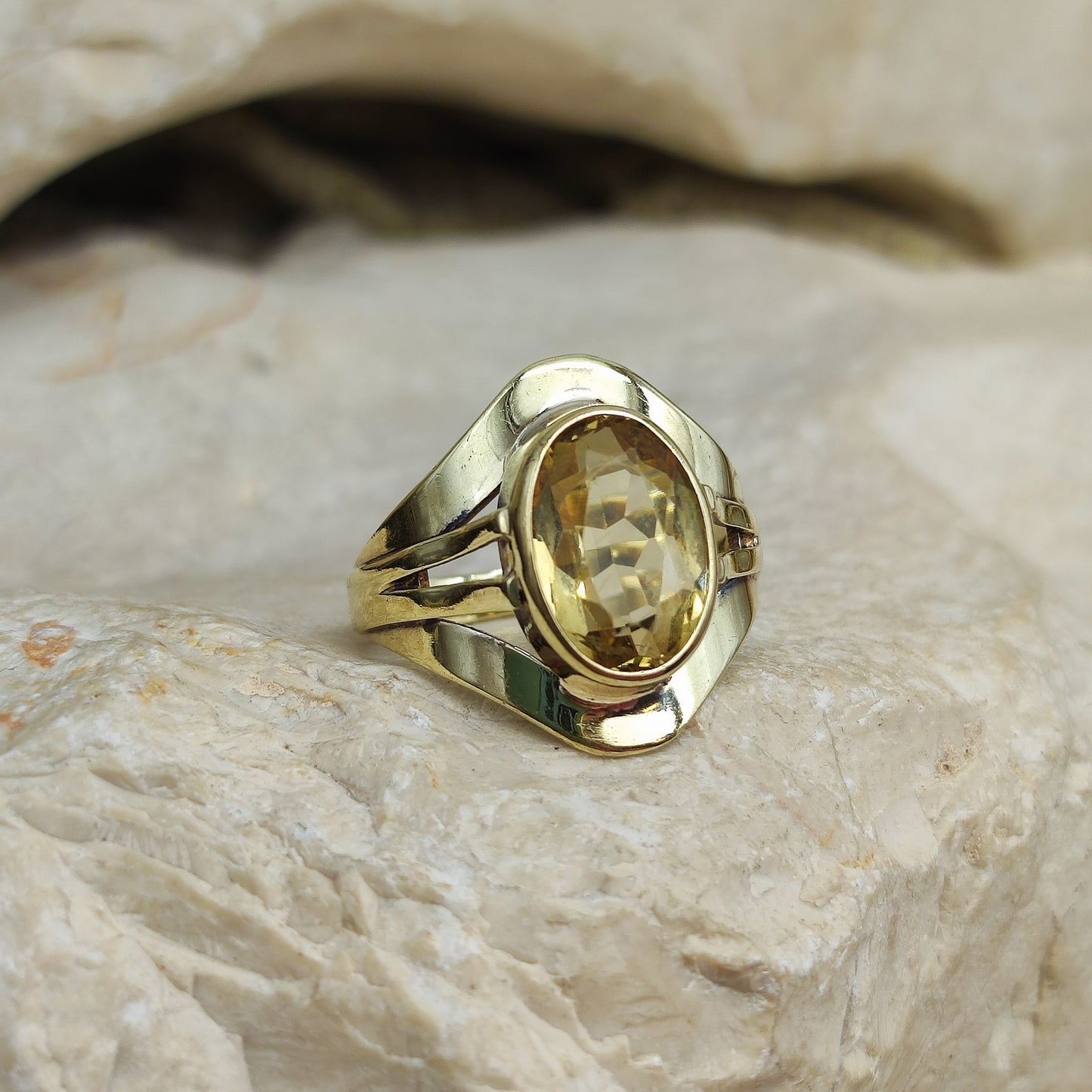 Vintage ring with Citrine in 8K gold