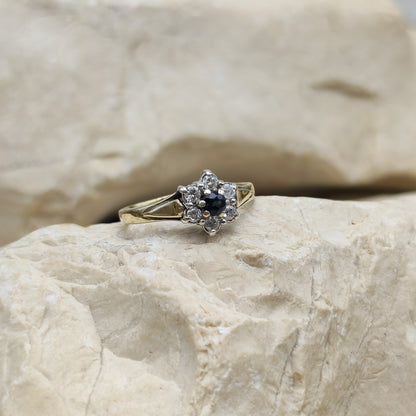 Vintage Sapphire and diamond ring in 9K gold