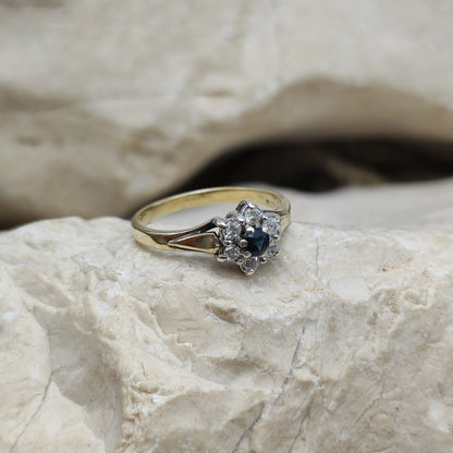 Vintage Sapphire and diamond ring in 9K gold