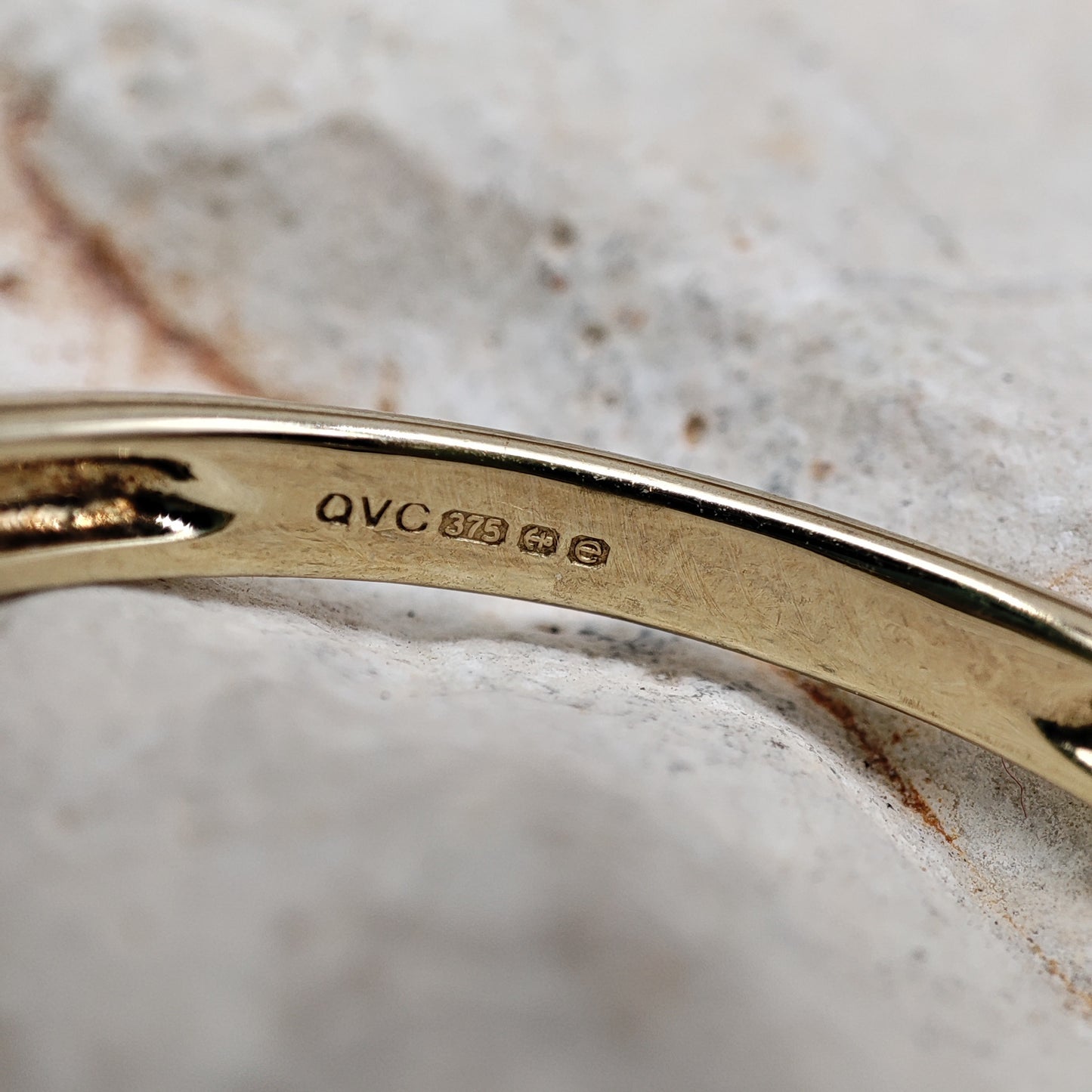 Vintage Opal wishbone ring in 9K gold