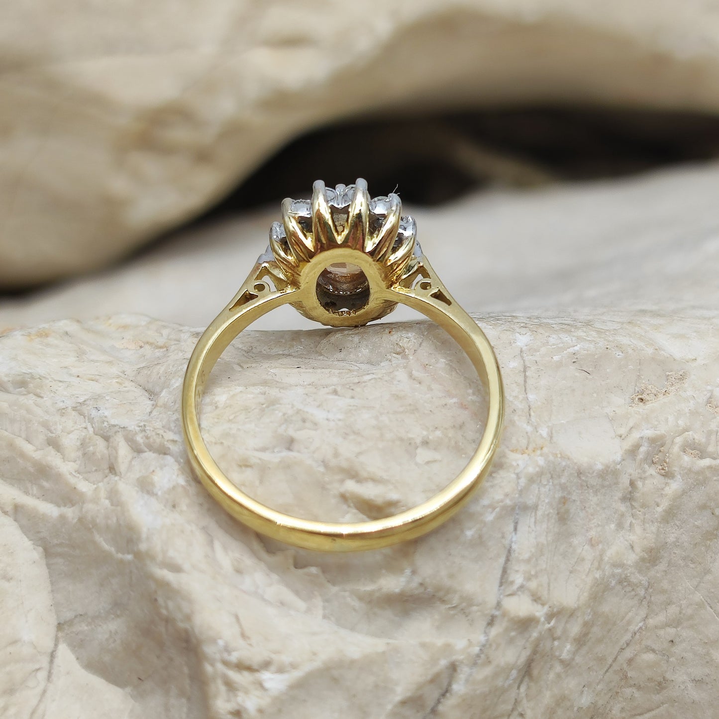 Vintage Spinel and Diamond ring in 18K gold