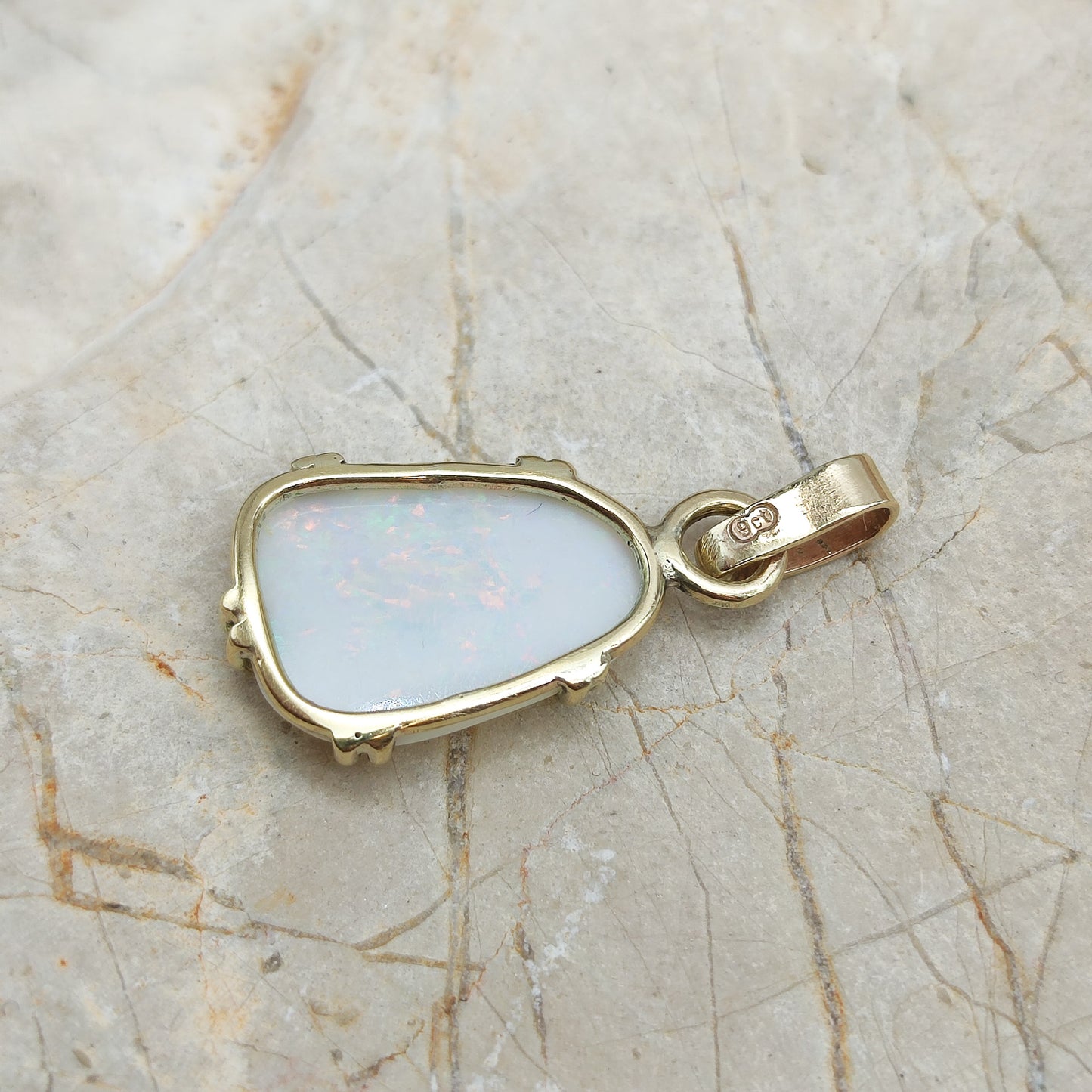 Opal Pendant in 9K gold