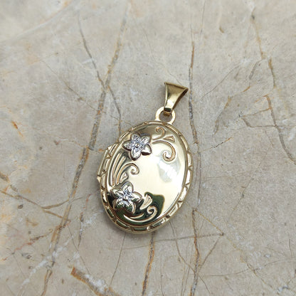 Flower Photo Locket in 9K gold