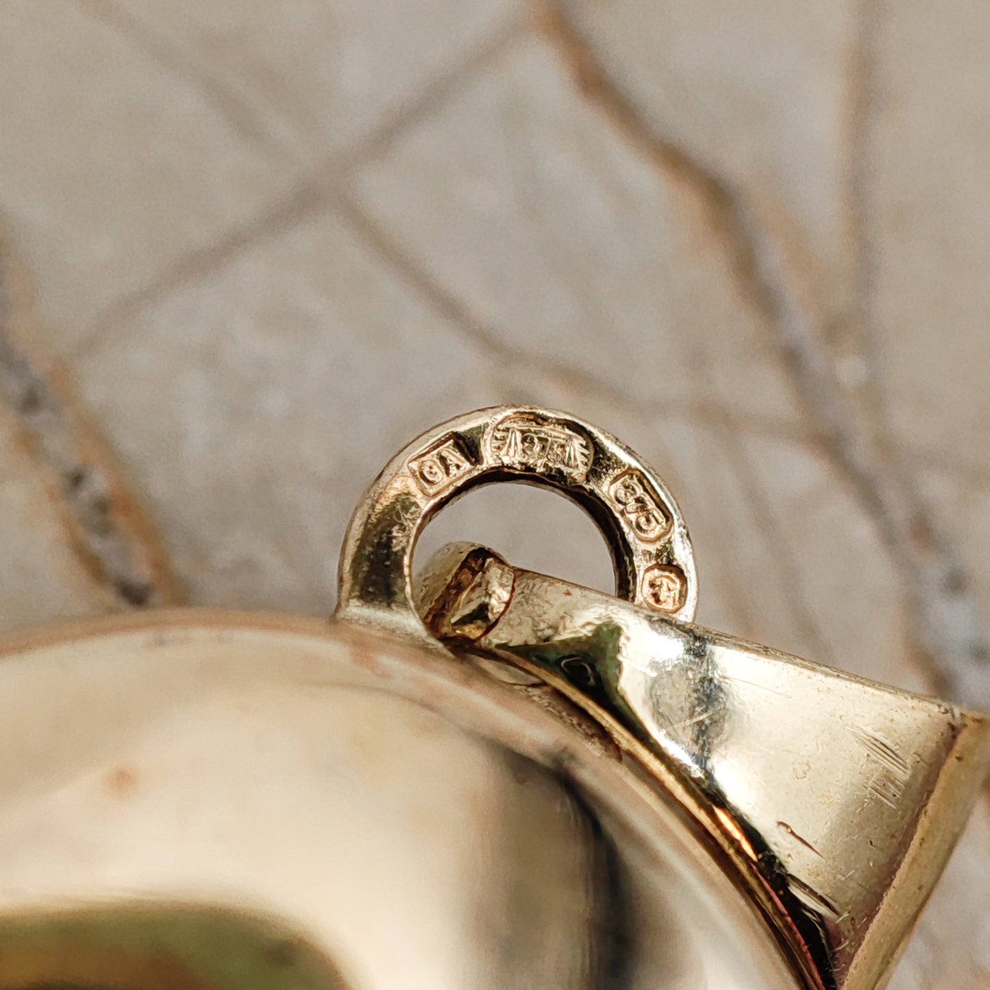 Flower Photo Locket in 9K gold